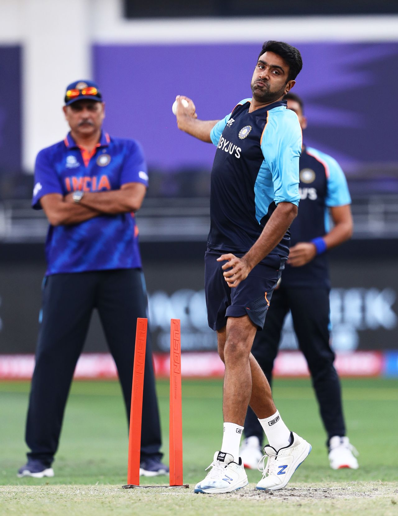 Ravi Shastri watches R Ashwin bowl, India vs New Zealand, T20 World Cup, Group 2, Dubai, October 31, 2021