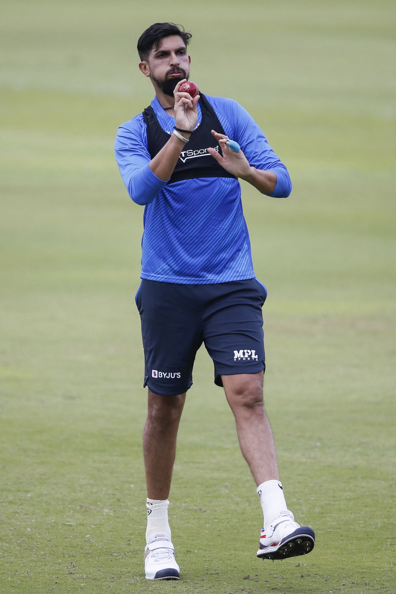 Ishant Sharma prepares to bowl at the nets, Johannesburg, December 21, 2021