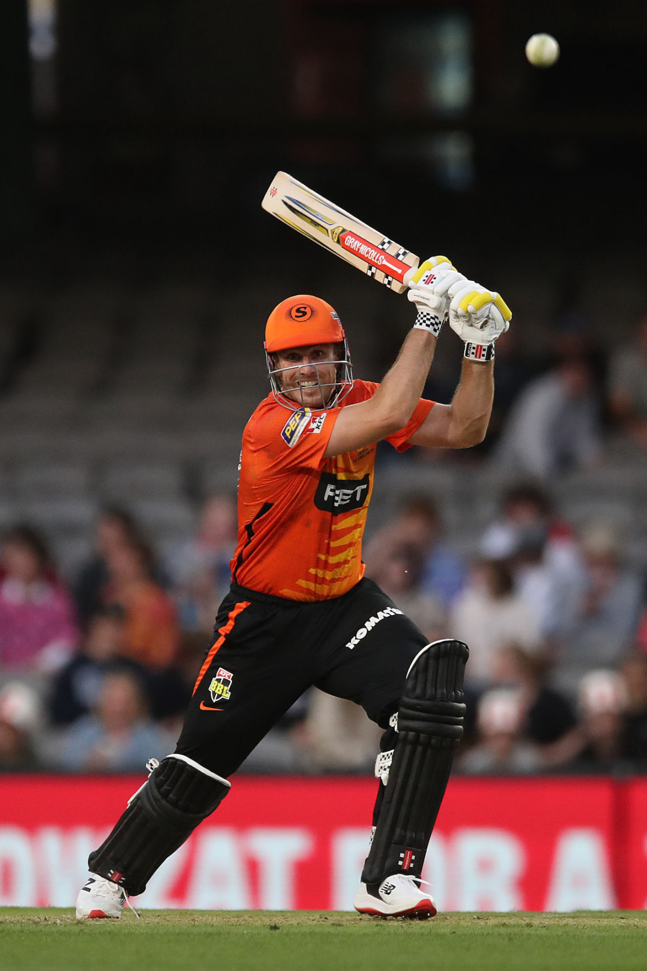 Mitchell Marsh powers one over the off side, Perth Scorchers vs Melbourne Renegades, BBL 2021-22, Melbourne, December 22, 2021