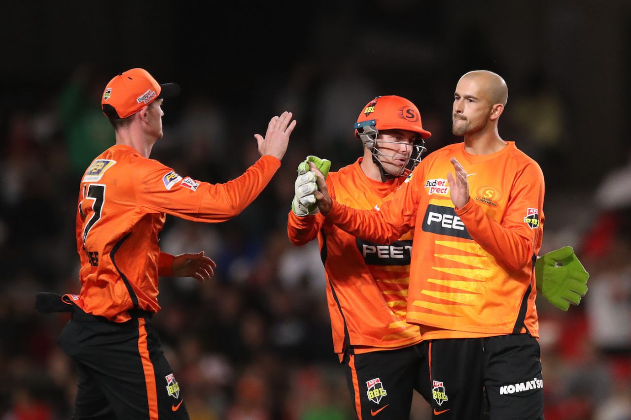 Ashton Agar celebrates a wicket with his team-mates, Perth Scorchers vs Melbourne Renegades, BBL 2021-22, Melbourne, December 22, 2021