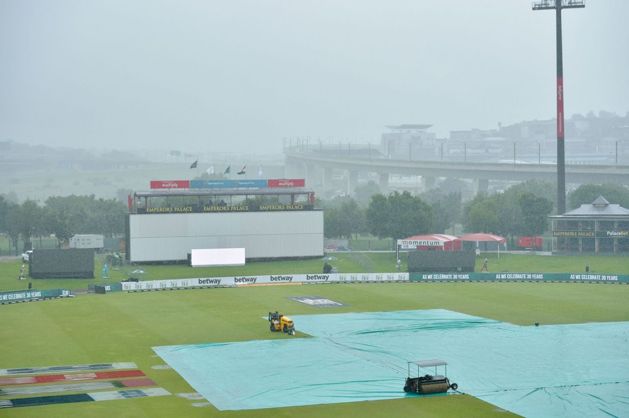 SuperSport Park is soaked by rain, as the pitch remains covered, South Africa vs India, 1st Test, Centurion, 2nd day, December 27, 2021