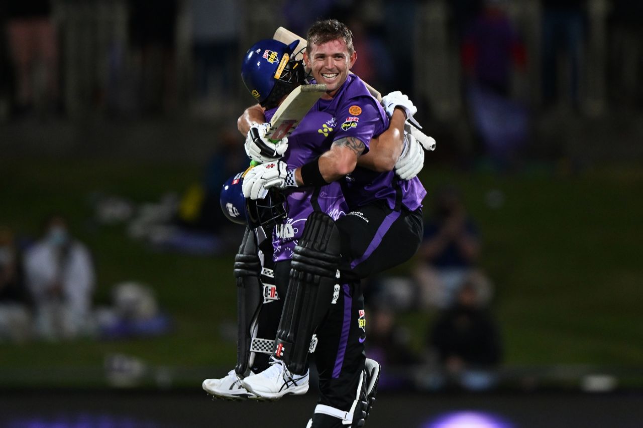 Ben McDermott celebrates his century, Hobart Hurricanes vs Adelaide Strikers, BBL 2021-22, Hobart, December 27, 2021