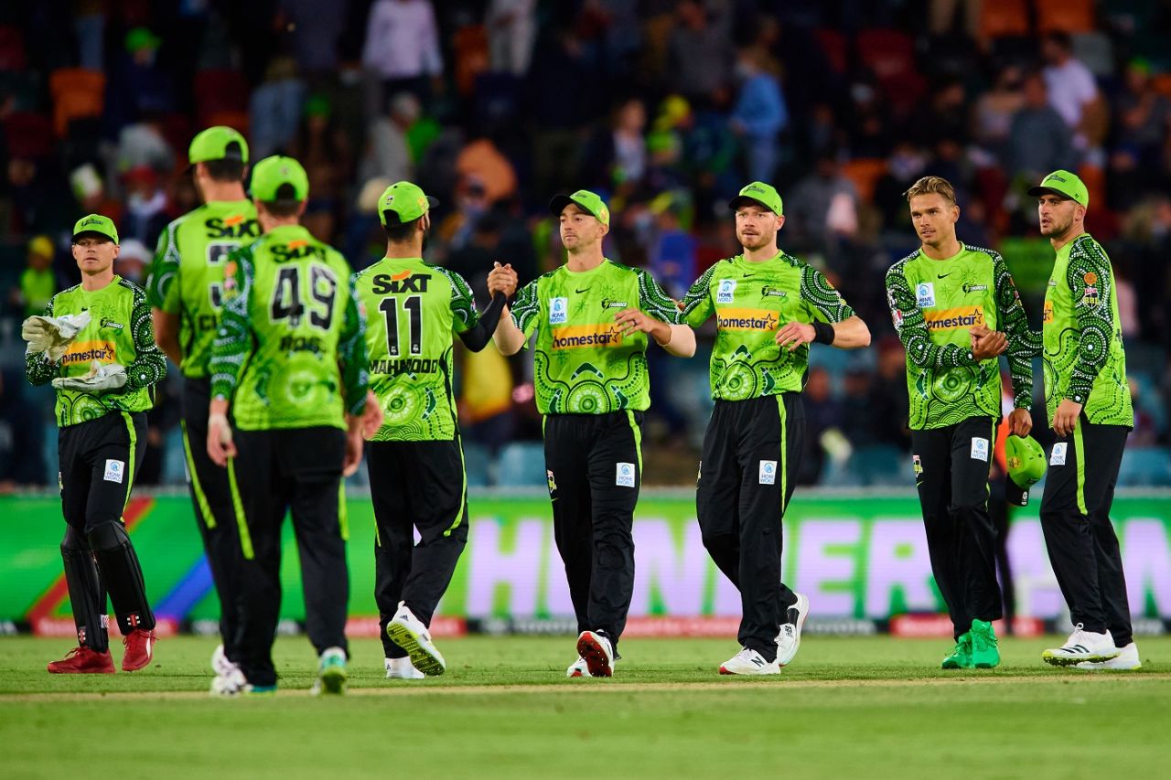 The Sydney Thunder players celebrate their win against Perth Scorchers, Sydney Thunder vs Perth Scorchers, BBL 2021-22, Canberra, December 28, 2021