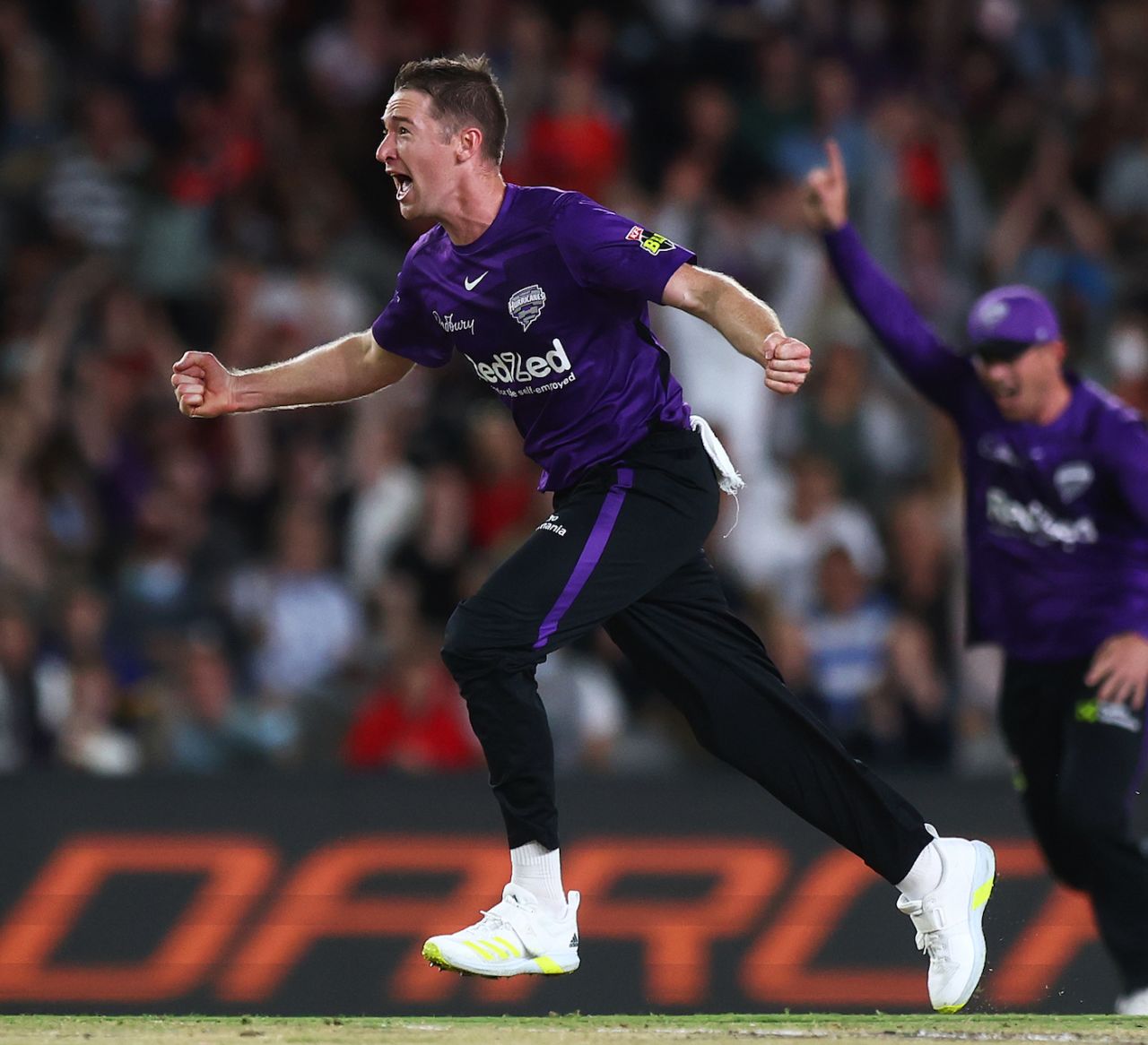 Tom Rogers picked up three wickets in his first two overs, Melbourne Renegades vs Hobart Hurricanes, BBL 2021-22, Melbourne, December 29, 2021