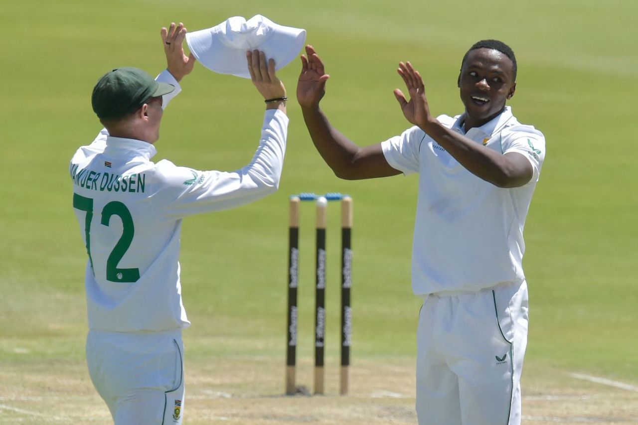 Kagiso Rabada gets a high-five from Rassie van der Dussen, South Africa vs India, 1st Test, Centurion, 4th day, December 29, 2021