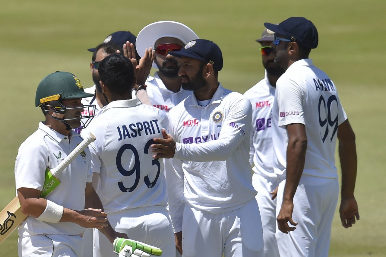 Dean Elgar walks back as India celebrate, South Africa vs India, 1st Test, Centurion, 5th day, December 30, 2021