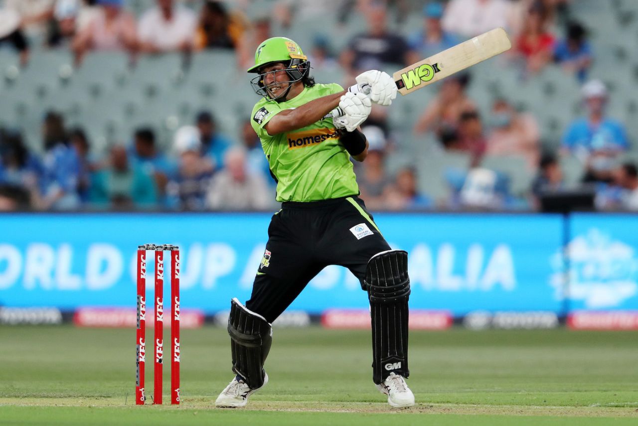 Jason Sangha slaps the ball into the off side, Adelaide Strikers vs Sydney Thunder, BBL 2021-22, Adelaide, December 31, 2021