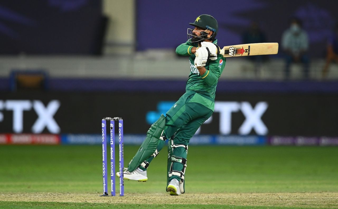 Mohammad Hafeez pulls one away, Australia vs Pakistan, T20 World Cup, 2nd semi-final, Dubai, November 11, 2021
