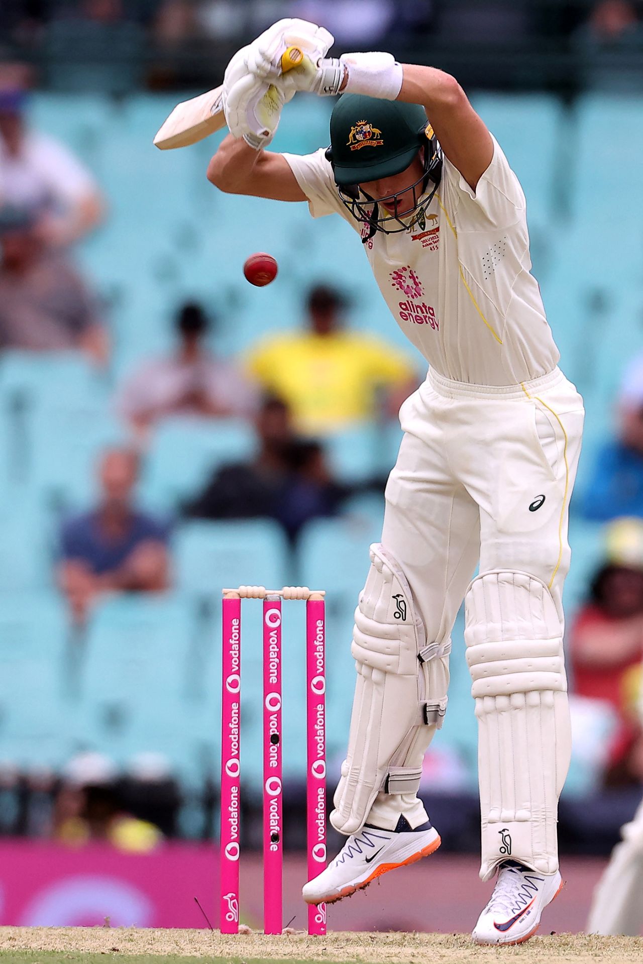 Marnus Labuschagne raises his bat out of the way, Australia vs England, Men's Ashes, Sydney Cricket Ground, January 5, 2022