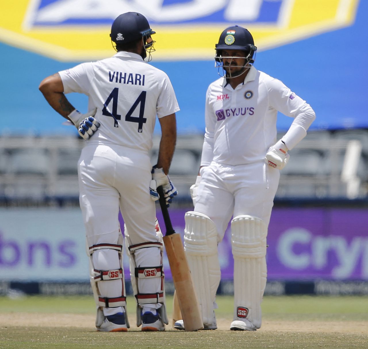Hanuma Vihari and Shardul Thakur have a chat during their partnership, South Africa vs India, 2nd Test, Johannesburg, 3rd day, January 5, 2021