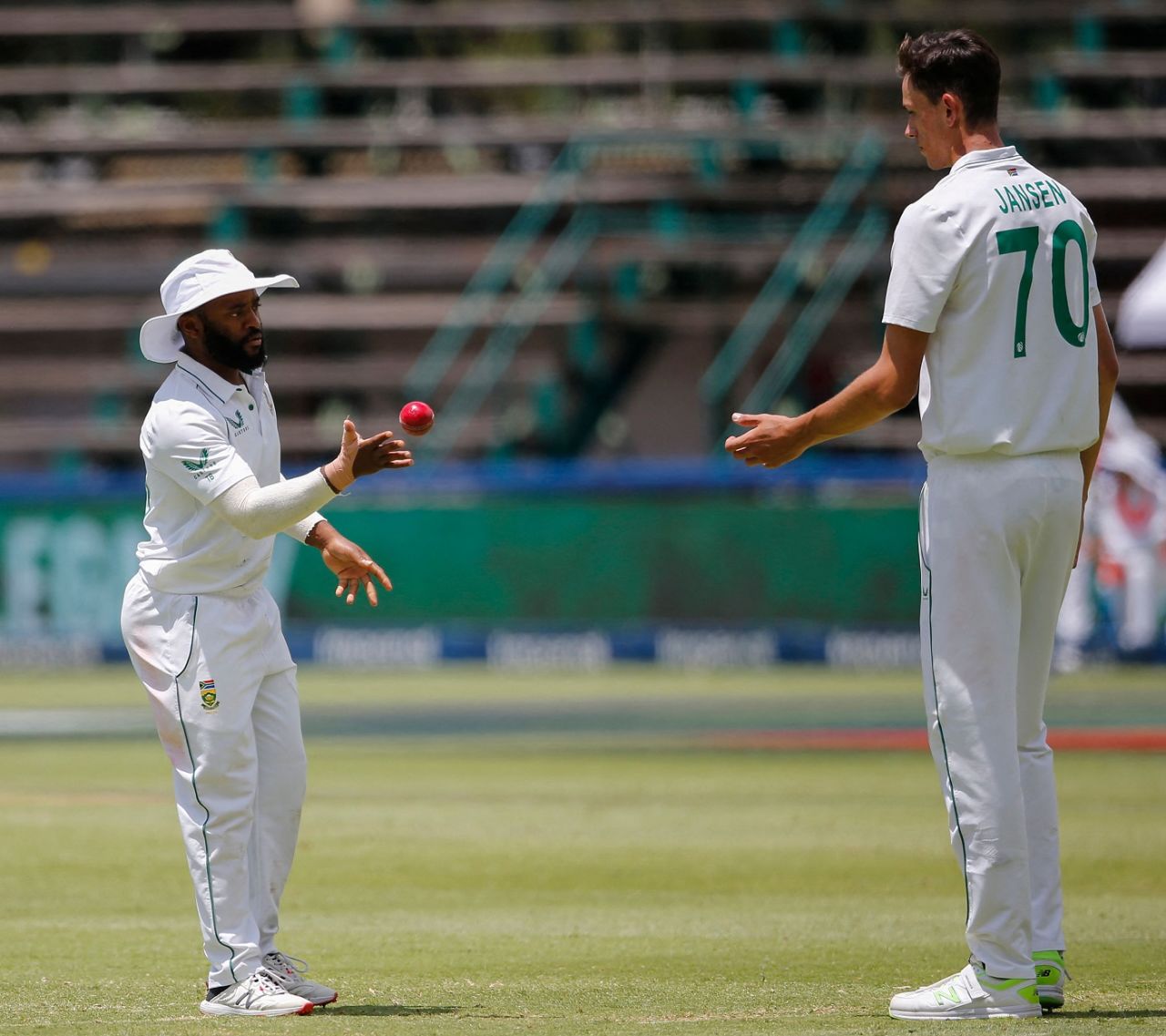 Temba Bavuma throws Marco Jansen the ball, South Africa vs India, 2nd Test, 3rd day, Johannesburg, January 5, 2021
