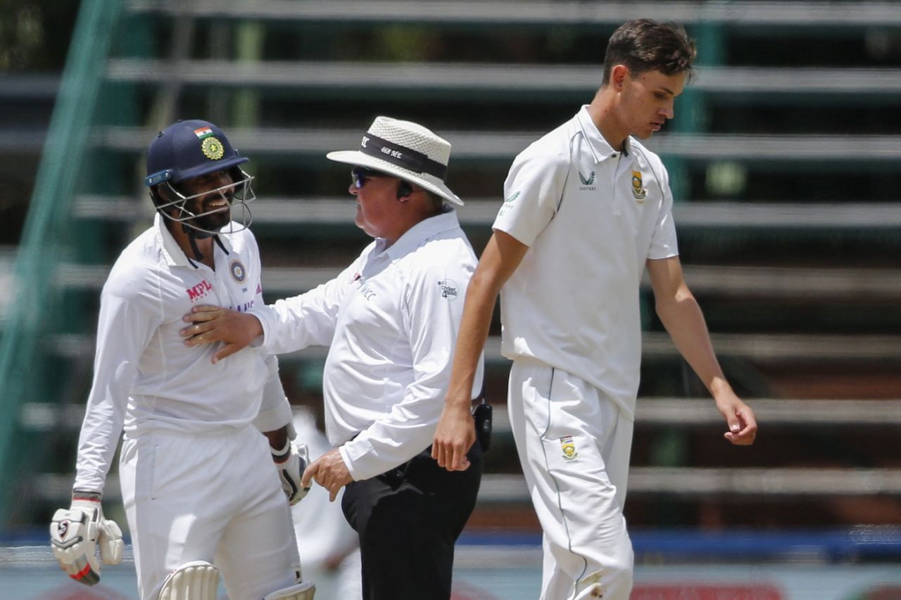Umpire Marais Erasmus gets in the way of Jasprit Bumrah (L) and Marco Jansen after a mid-pitch confrontation between the players, South Africa vs India, 2nd Test, Johannesburg, 3rd day, January 5, 2021