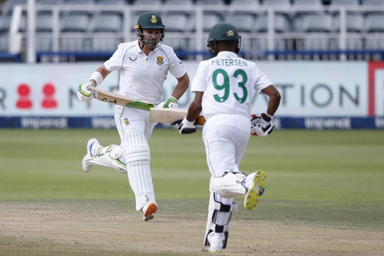Dean Elgar and Keegan Petersen cross over for a run, South Africa vs India, 2nd Test, Johannesburg, 3rd day, January 5, 2021