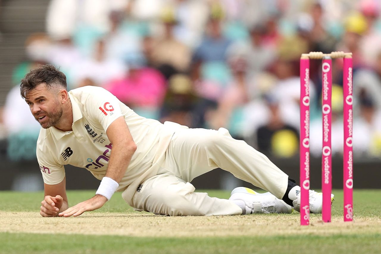 James Anderson hits the deck, Australia vs England, Men's Ashes, 4th Test, Day 2, Sydney Cricket Ground, January 6, 2022