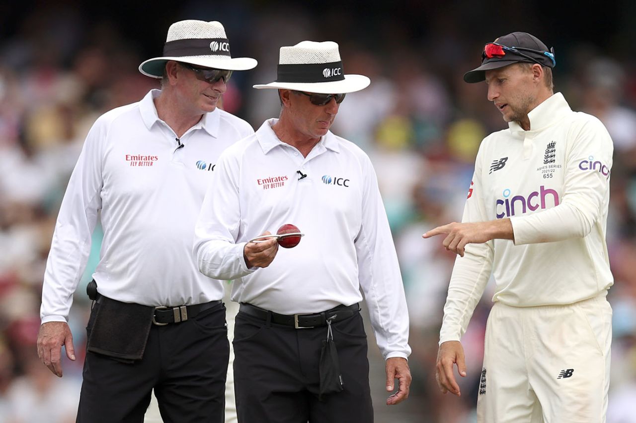 Joe Root convinced the umpires to change the second new ball, Australia vs England, Men's Ashes, 4th Test, Day 2, Sydney Cricket Ground, January 6, 2022