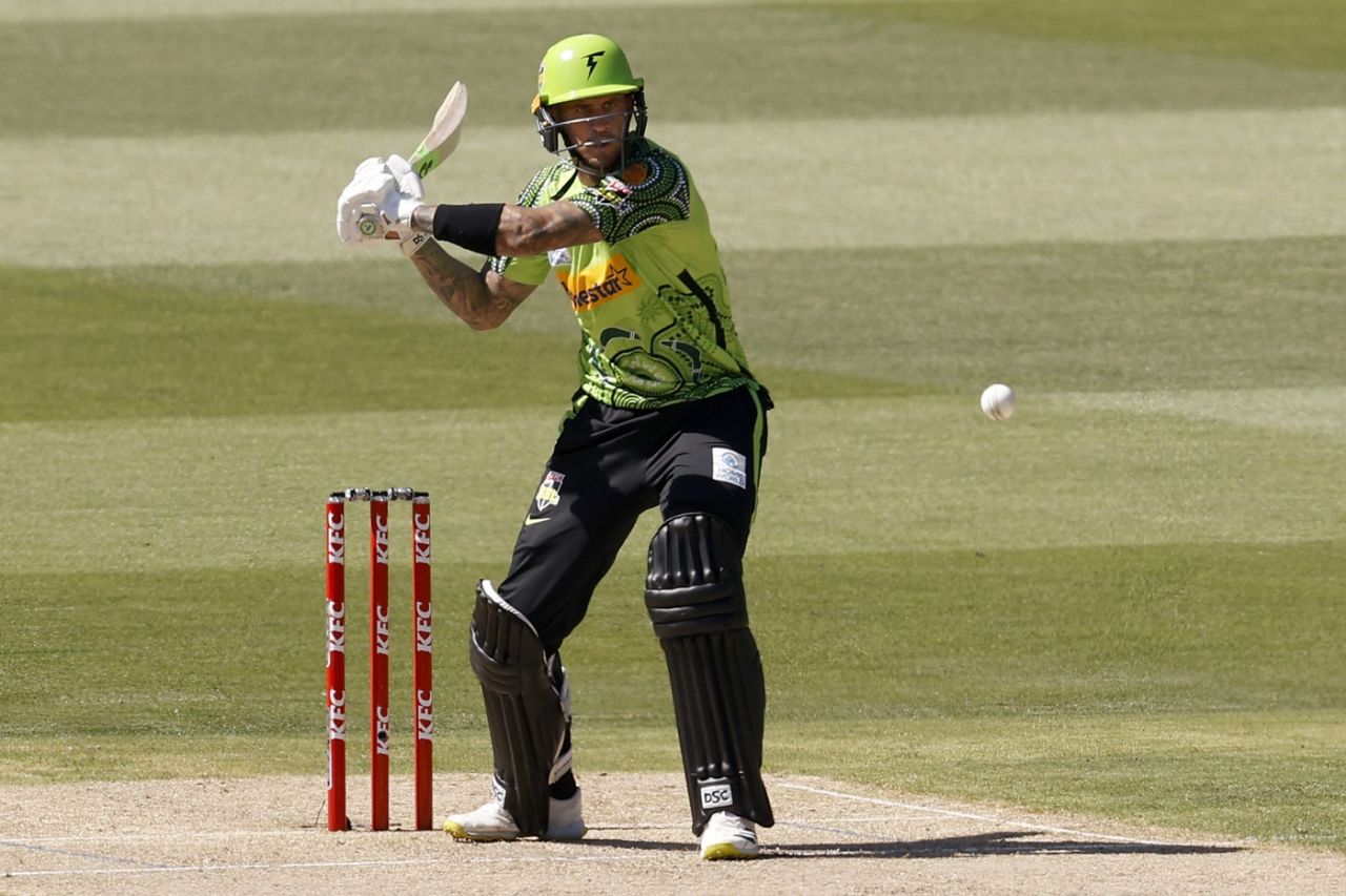 Alex Hales goes for a pull, Hobart Hurricanes vs Sydney Thunder, BBL 2021-22, Melbourne, January 10, 2022