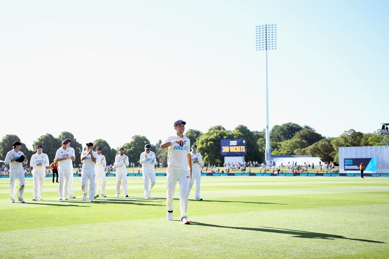 Trent Boult leads the team off the field after picking up a fifer and completing 300 Test wickets along the way, New Zealand vs Bangladesh, 2nd Test, Christchurch, 2nd day, January 10, 2022