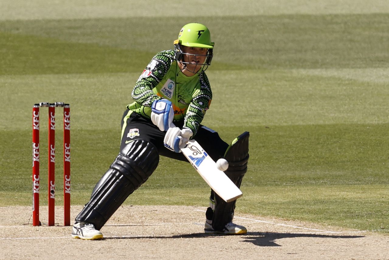 Matthew Gilkes goes for a scoop, Hobart Hurricanes vs Sydney Thunder, BBL 2021-22, Melbourne, January 10, 2022