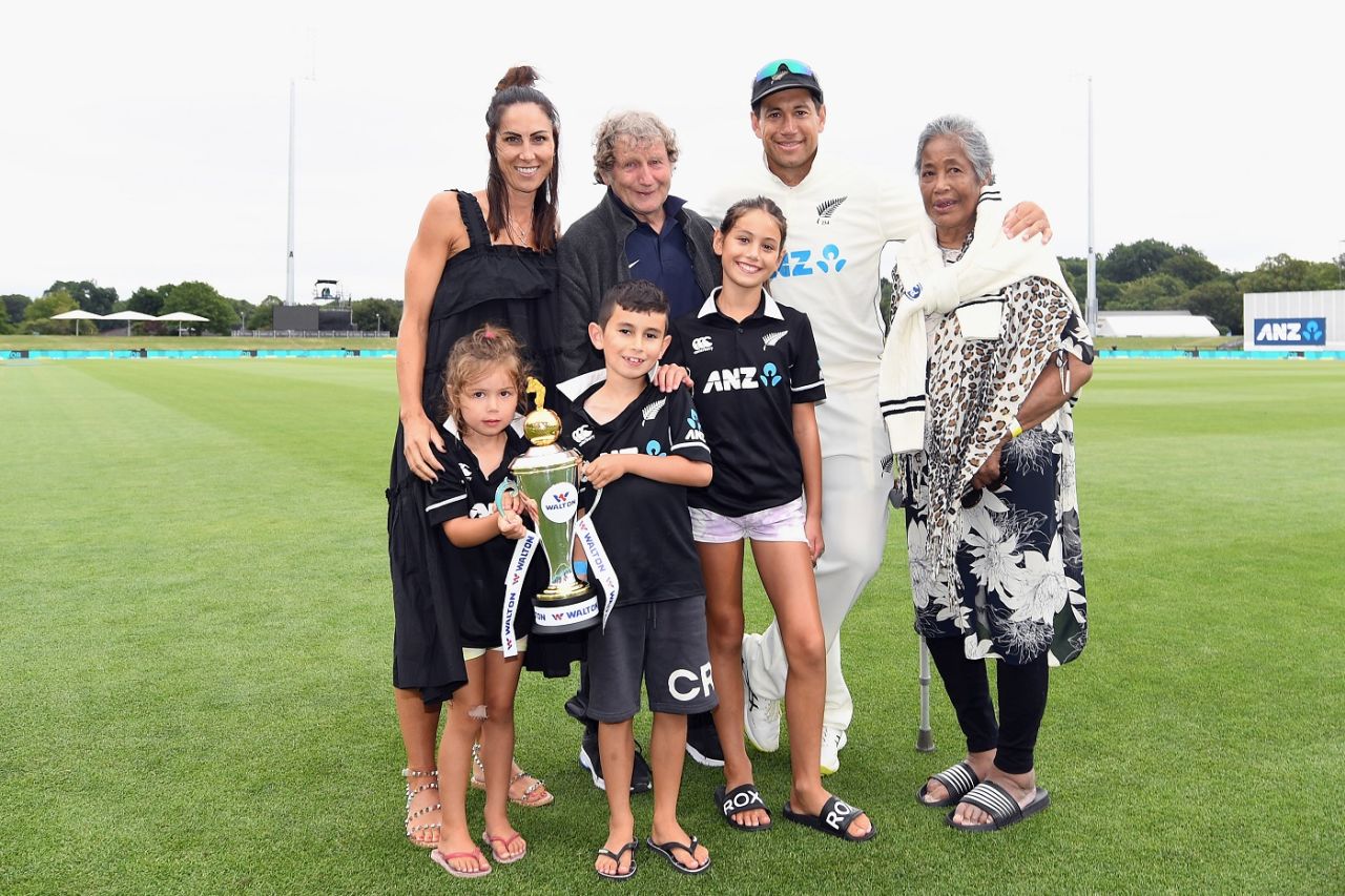 Ross Taylor poses with his family - wife, children and parents - after his final Test, New Zealand vs Bangladesh, 2nd Test, Christchurch, 3rd day, January 11, 2022