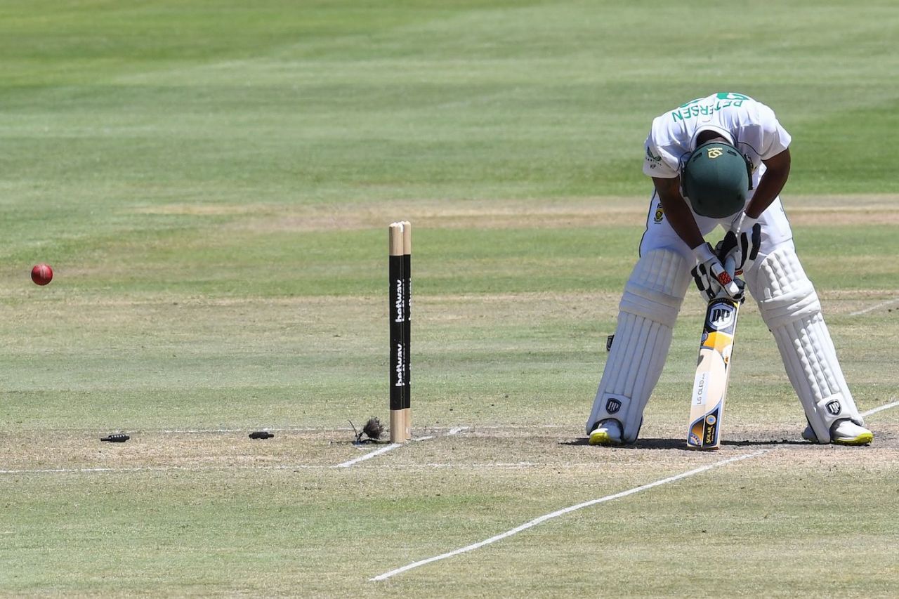Keegan Petersen loses his stumps to Shardul Thakur, South Africa vs India, 3rd Test, Cape Town, 4th day, January 14, 2022
