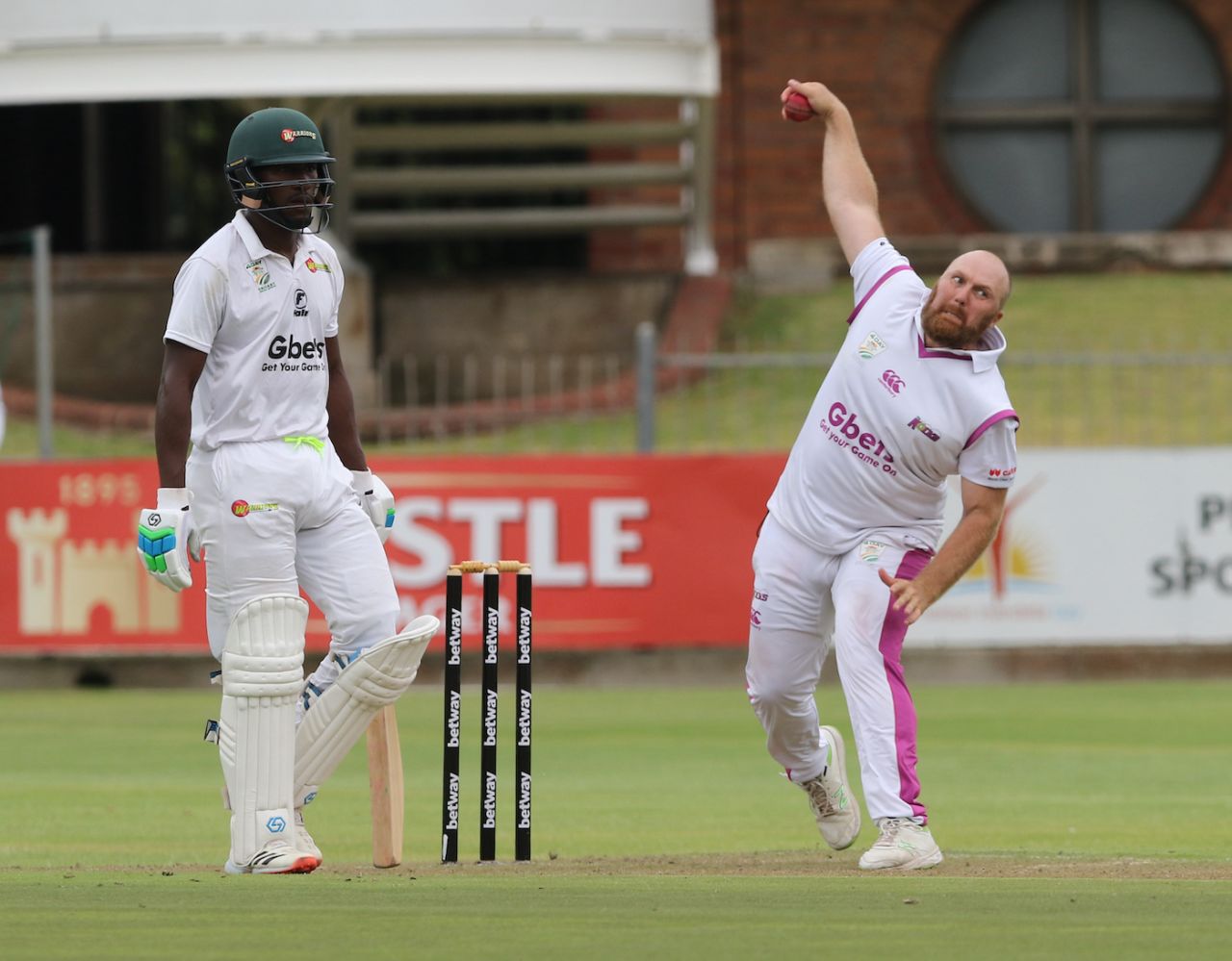 Lesiba Ngoepe watches as Shaun von Berg bowls, Warriors vs Boland, 4-Day Franchise Series, Port Elizabeth, 2nd day, January 14, 2022