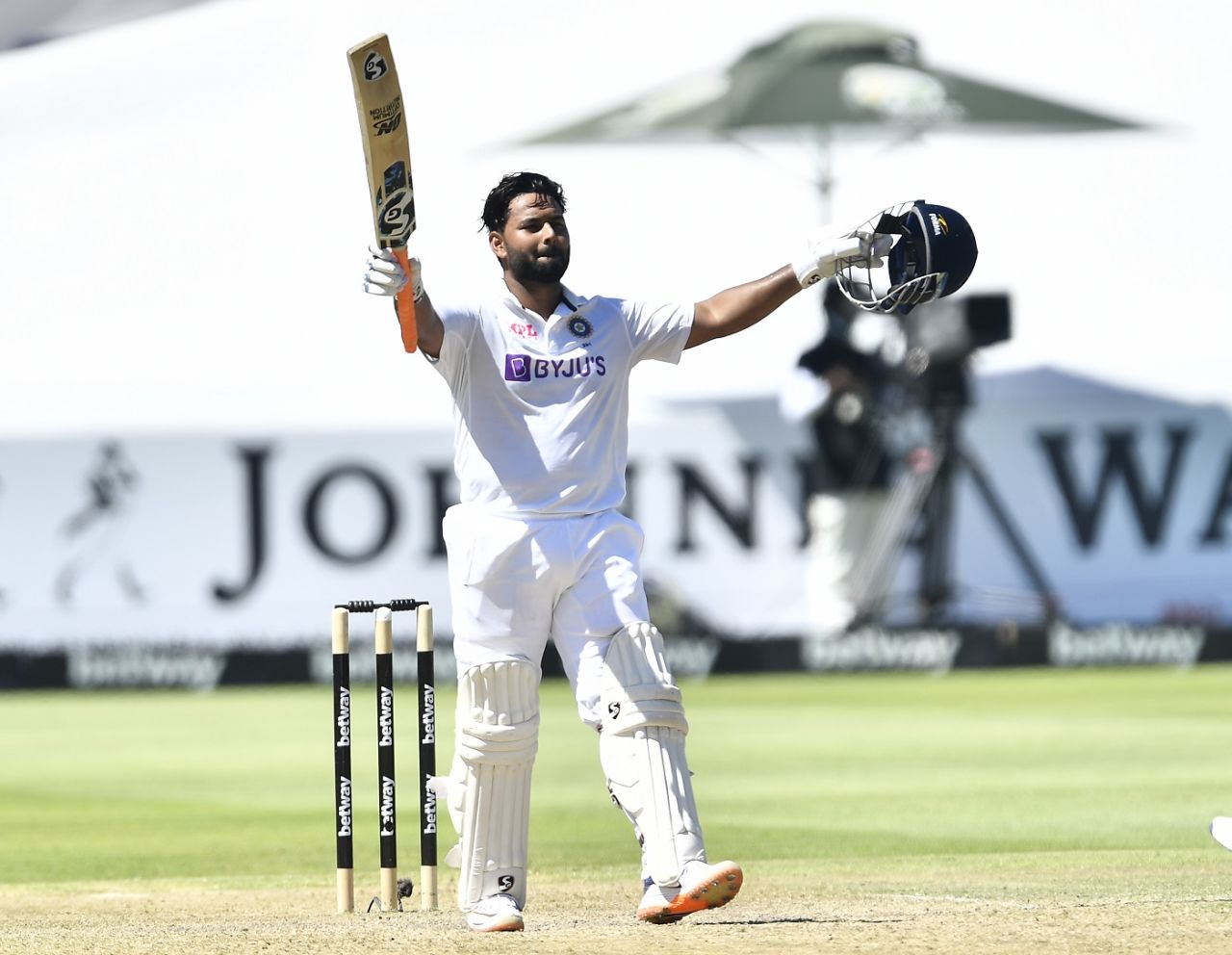 Rishabh Pant celebrates his hundred, South Africa vs India, 3rd Test, Cape Town, 3rd day, January 13, 2022
