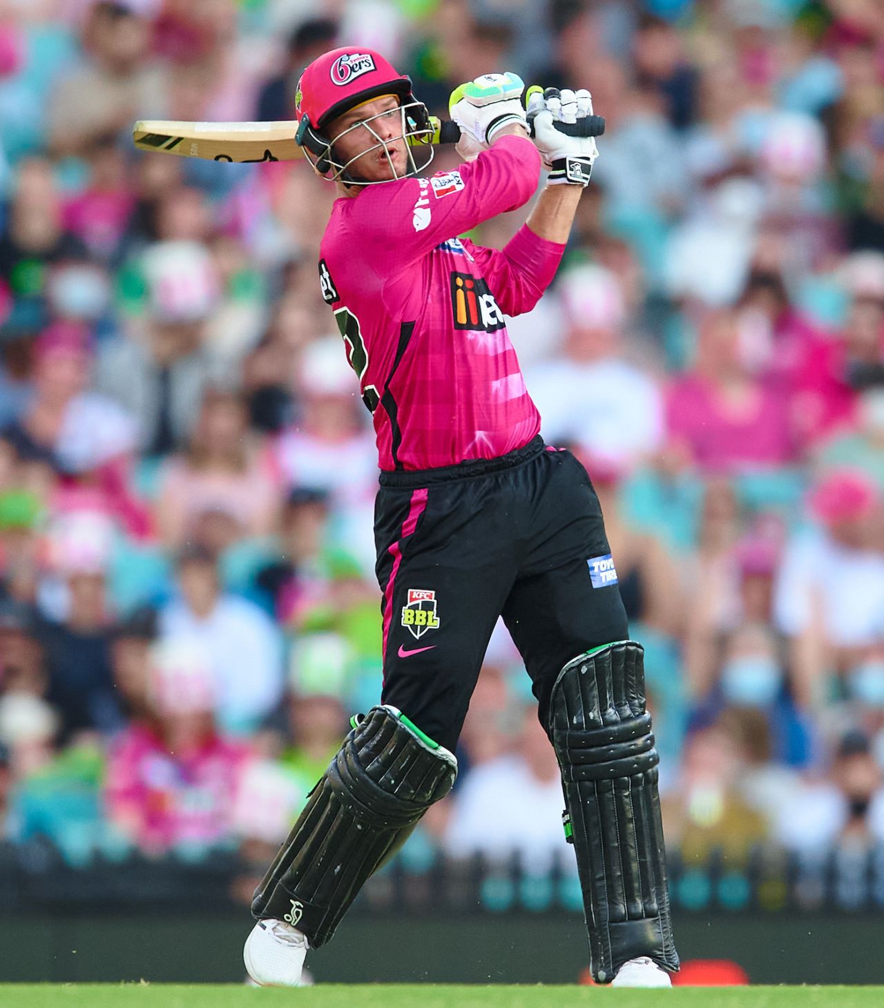 Josh Philippe goes over the infield, Sydney Sixers vs Sydney Thunder, BBL 2021-22, Sydney, January 15, 2022