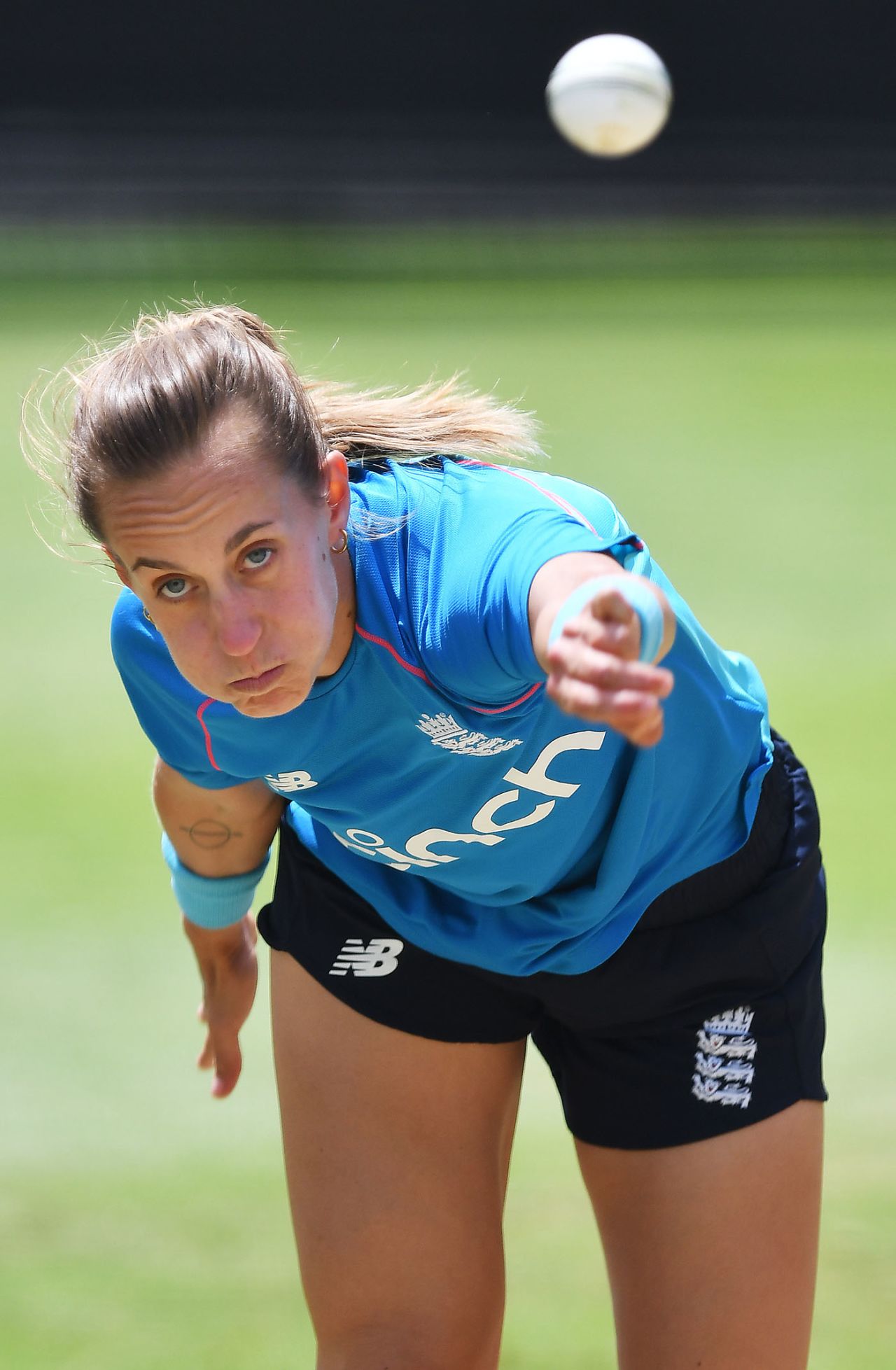Tash Farrant bowls in the nets, England training, Adelaide, Women's Ashes, January 18, 2022