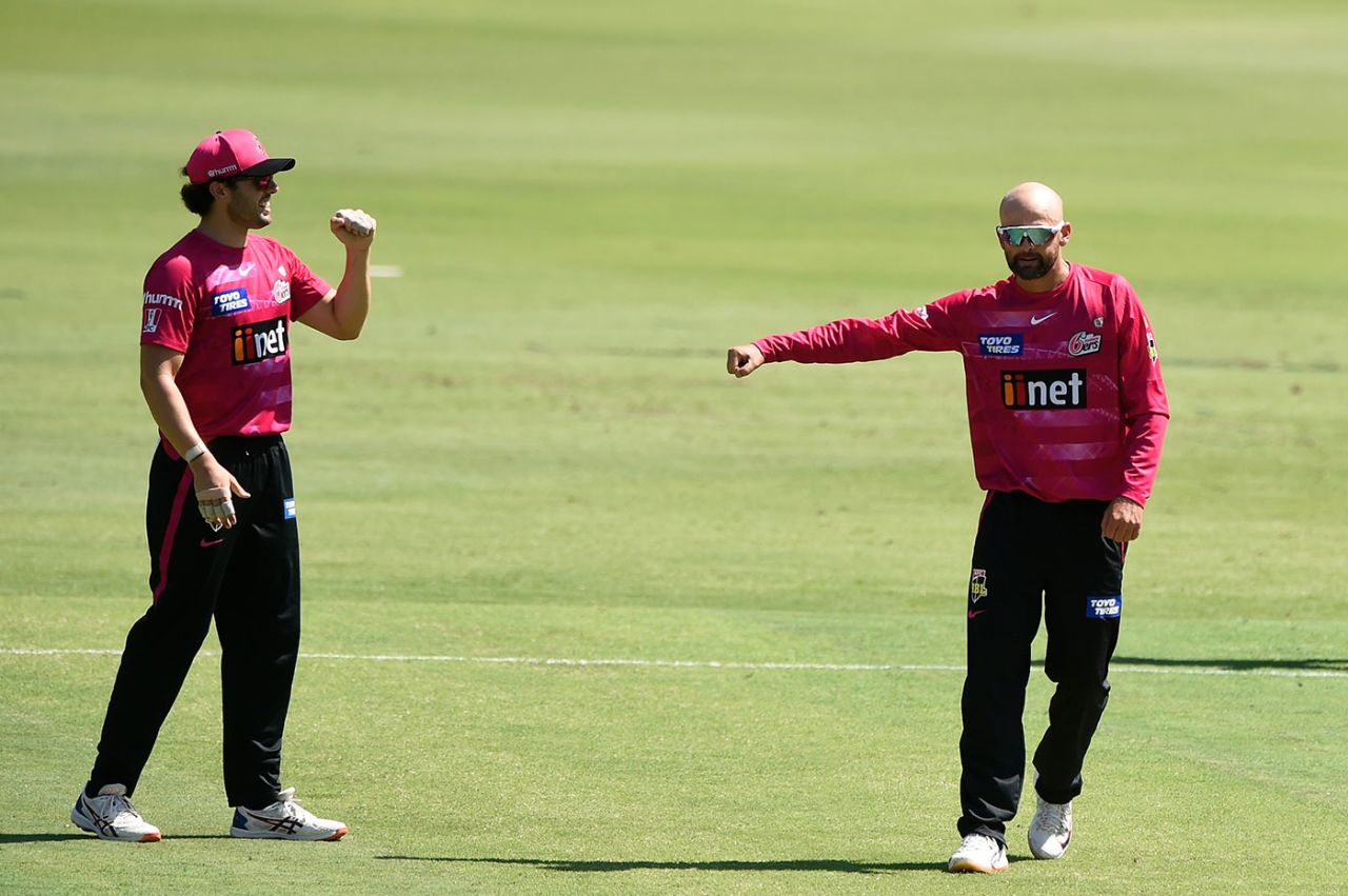 Socially-distanced celebrations for Nathan Lyon on his return to the BBL, Brisbane Heat vs Sydney Sixers, BBL 2021-22, Brisbane, January 19, 2022