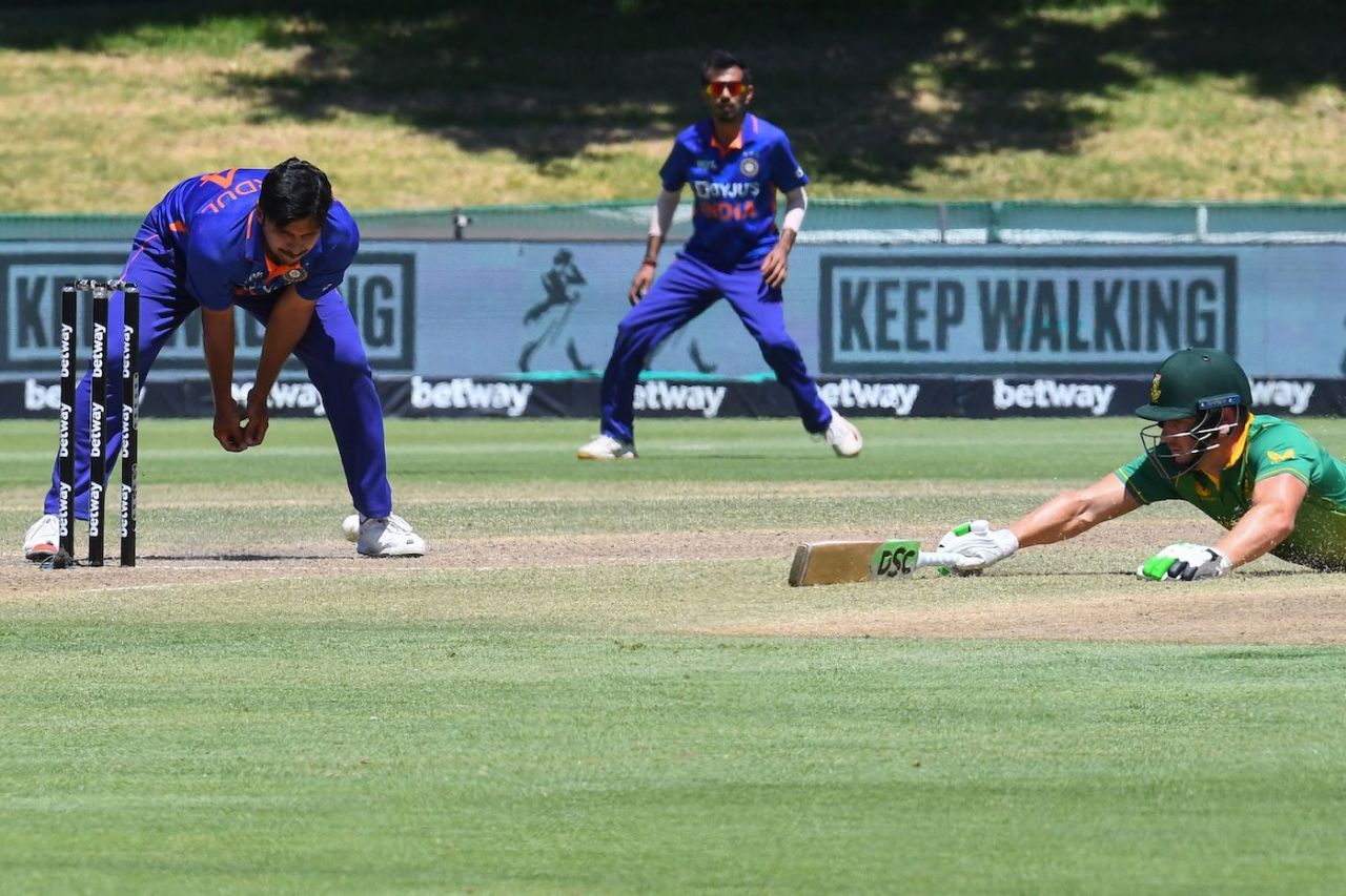 David Miller dives to make his ground as Shardul Thakur fails to collect the ball, South Africa vs India, 1st ODI, Paarl, January 19, 2022