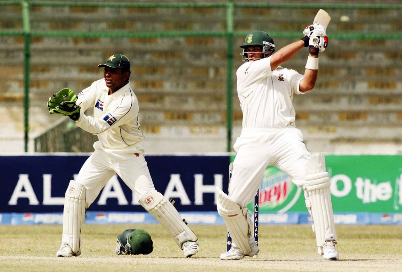 Jacques Kallis scored a hundred in each innings, Pakistan v South Africa, 1st Test, Karachi, 4th day, October 4, 2007