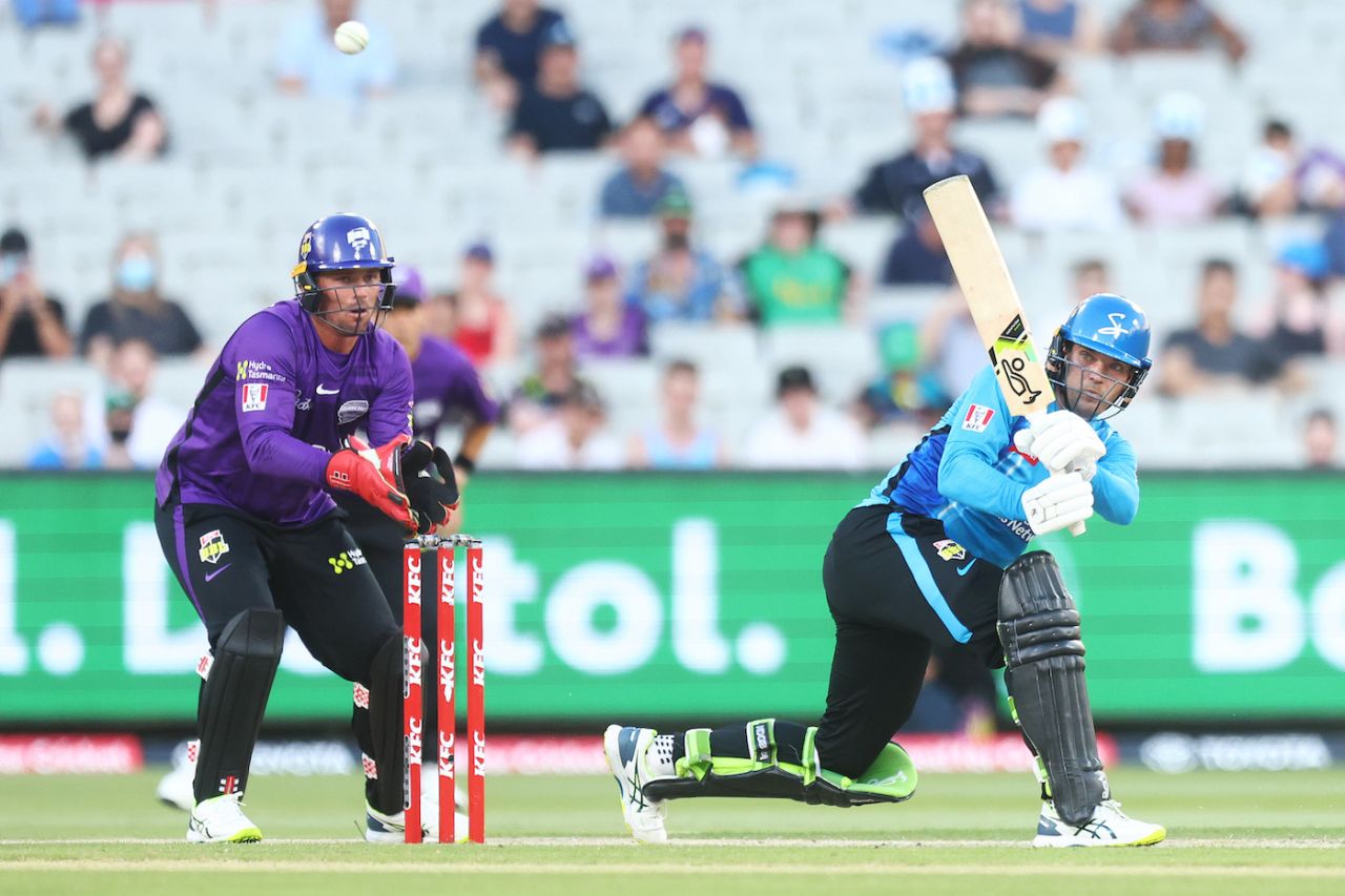 Alex Carey connects with a slog sweep during his 45-ball 67, Adelaide Strikers vs Hobart Hurricanes, BBL 2021-22 Eliminator, Melbourne, January 21, 2022