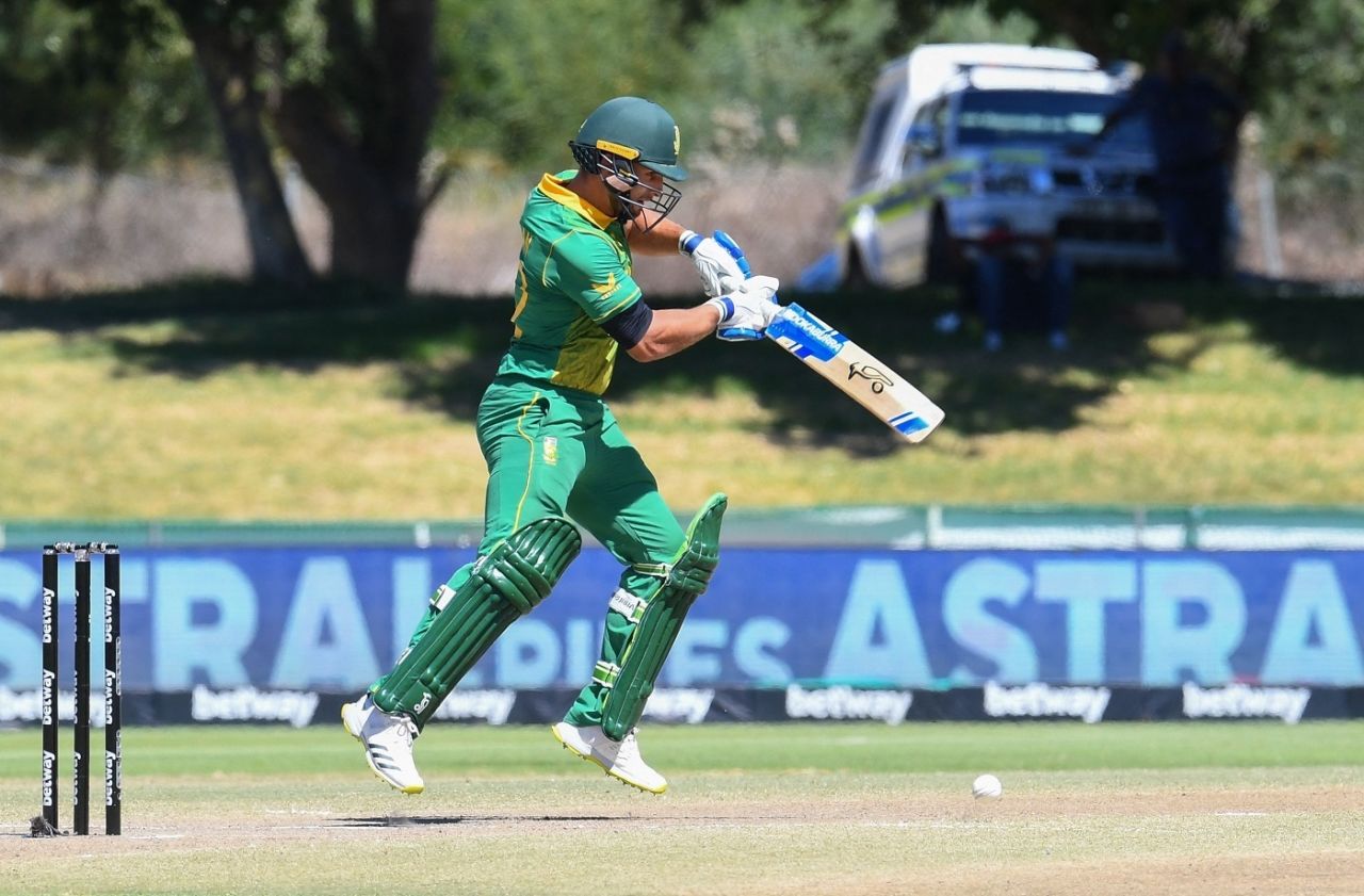 Janneman Malan leaps while cutting at the ball, South Africa vs India, 2nd ODI, Paarl, January 21, 2022