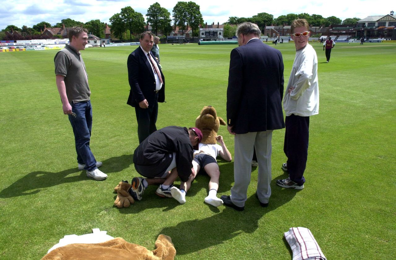Northampton mascot Merv the kangaroo has an accident, Norwich Union Division One, Northamtonshire vs Surrey, Northampton County Cricket Ground, June 03, 2001