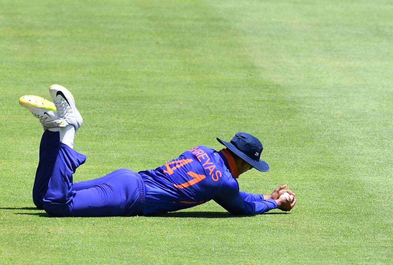 Shreyas Iyer takes a diving catch to dismiss Rassie van der Dussen, South Africa vs India, 3rd ODI, Cape Town, January 23, 2022