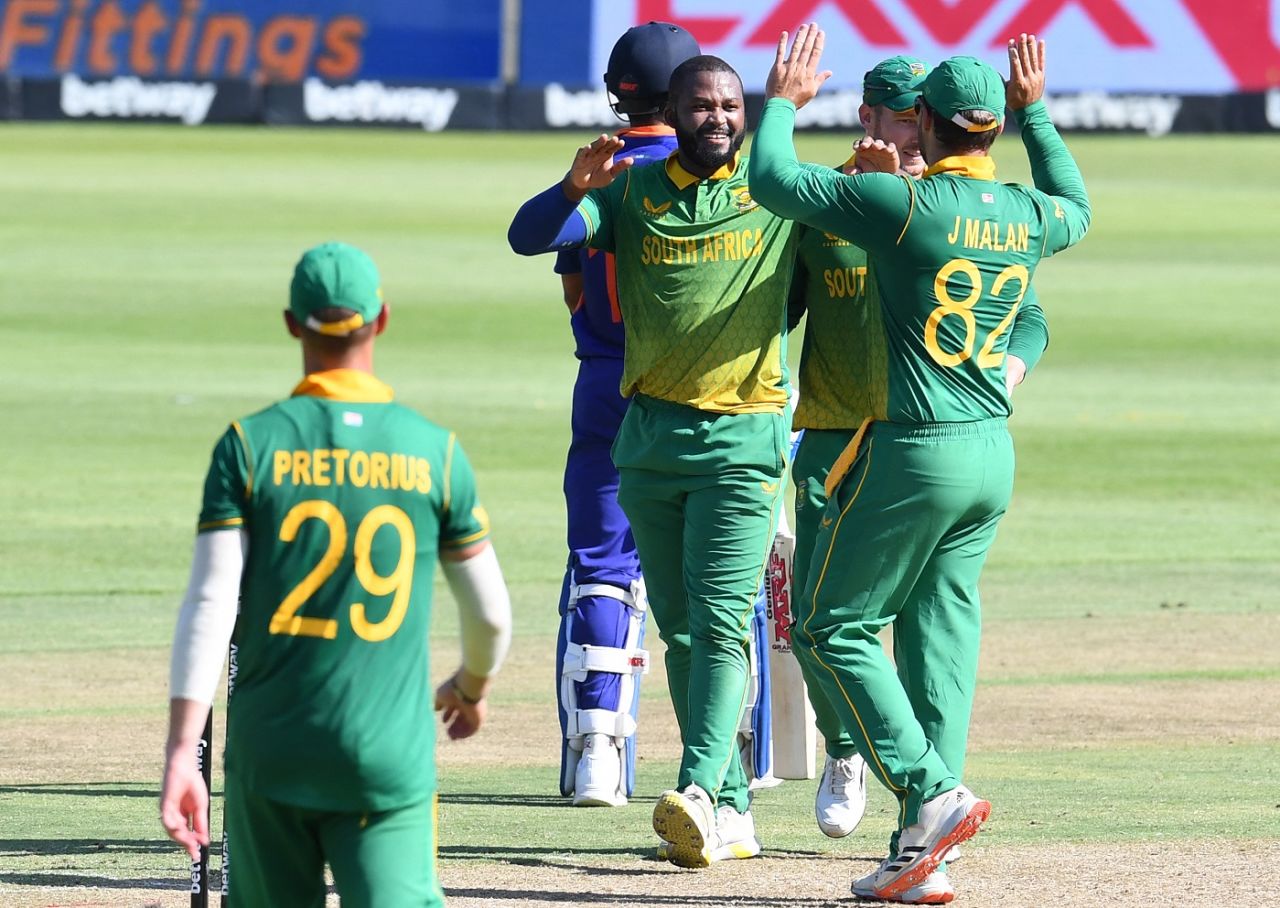 Andile Phehlukwayo celebrates the wicket of Shikhar Dhawan, South Africa vs India, 3rd ODI, Cape Town, January 23, 2022