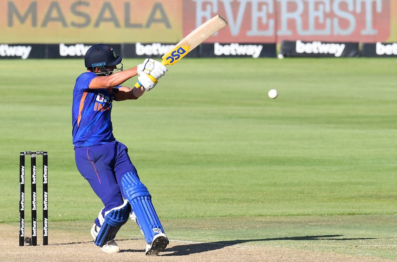 Deepak Chahar gets into a pull, South Africa vs India, 3rd ODI, Cape Town, January 23, 2022