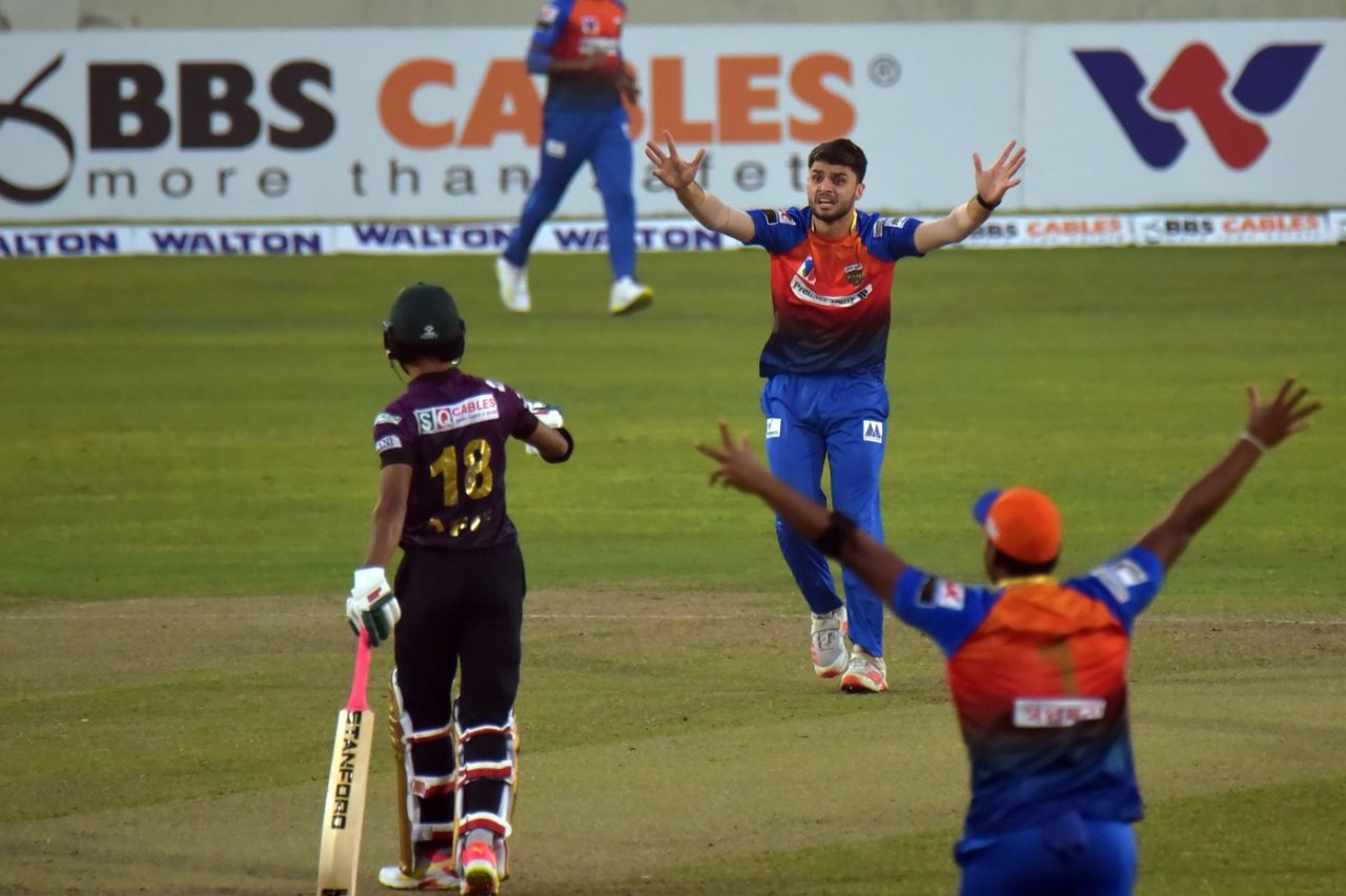 Naveen-ul-Haq appeals for a wicket, Chattogram Challengers vs Khulna Tigers, Bangladesh Premier League, Mirpur, January 24, 2022