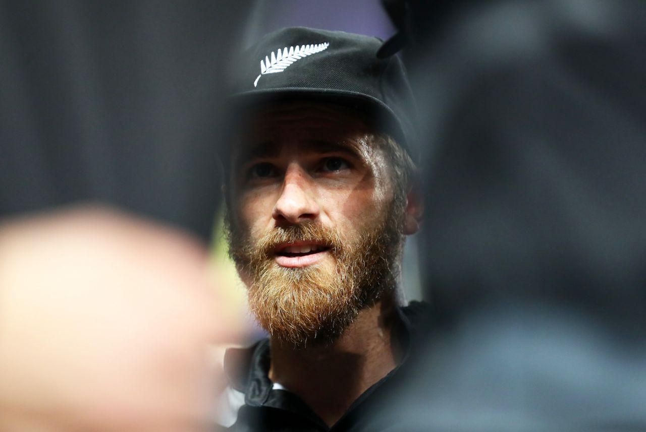 Kane Williamson leads a team talk, Australia vs New Zealand, T20 World Cup final, Dubai, November 14, 2021
