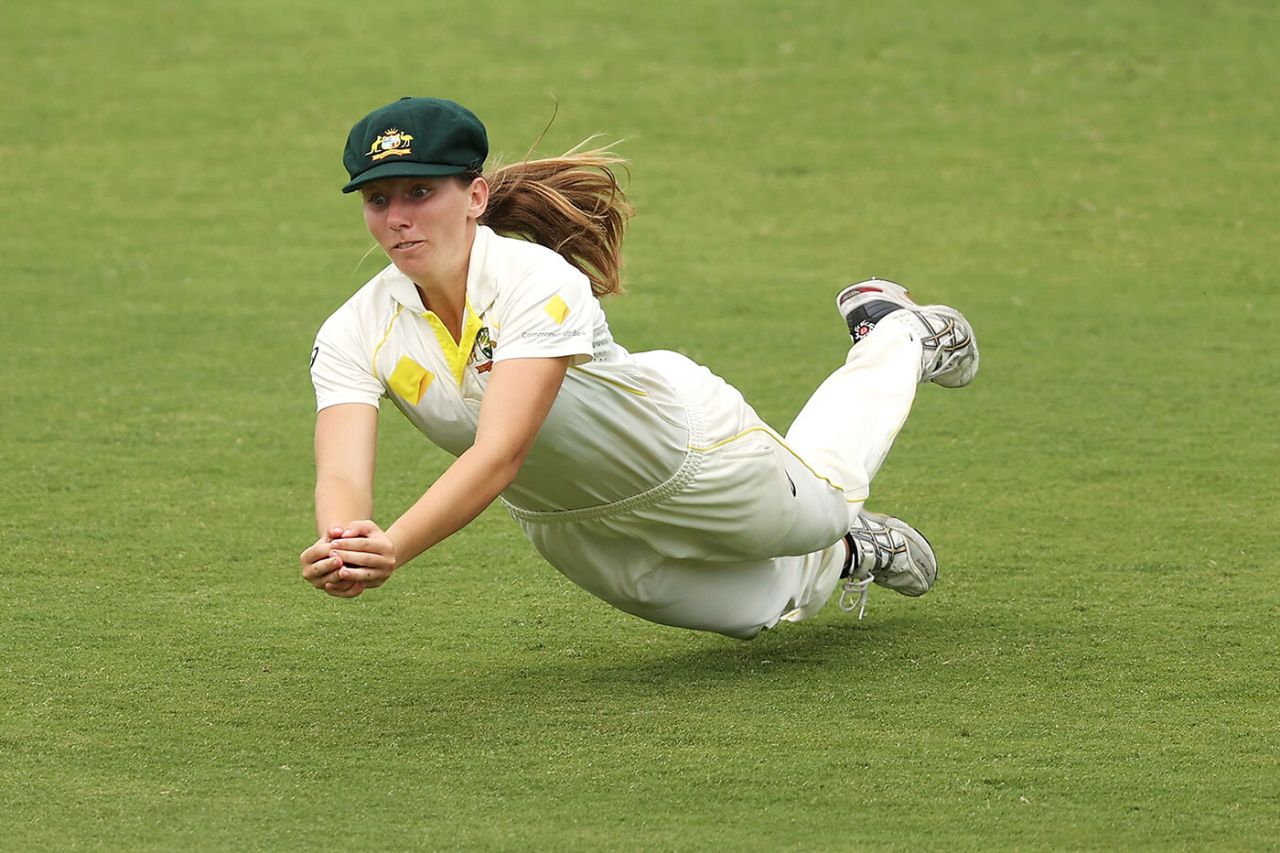 Darcie Brown takes a superb diving catch, Australia vs England, Only Test, Women's Ashes, Canberra, January 28, 2022