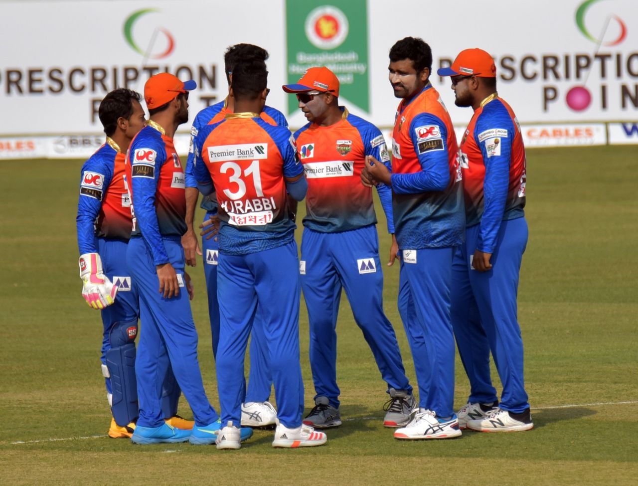 Thisara Perera celebrates with his team-mates, Chattogram Challengers vs Khulna Tigers, BPL 2022, Chattogram, January 28, 2022