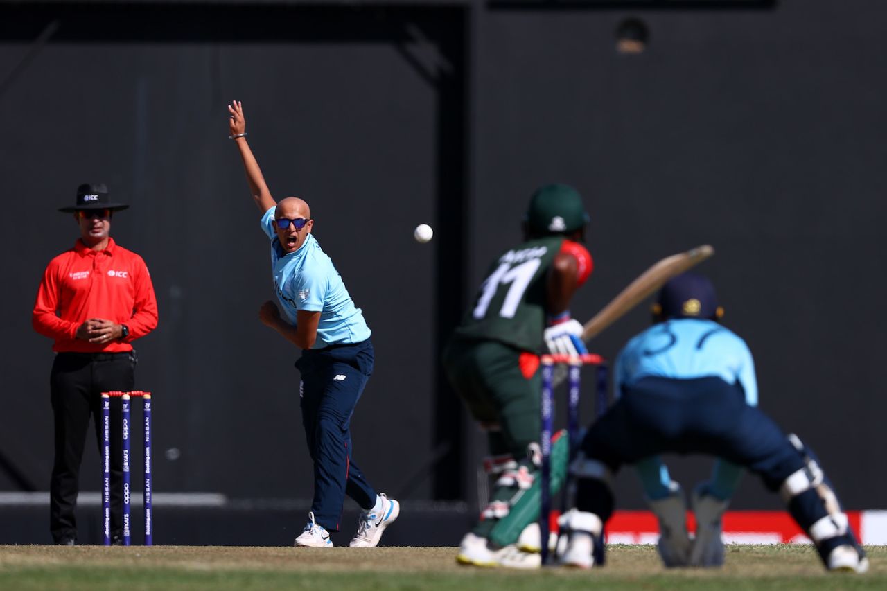 Fateh Singh sends one down against Bangladesh, Basseterre, January 16, 2022