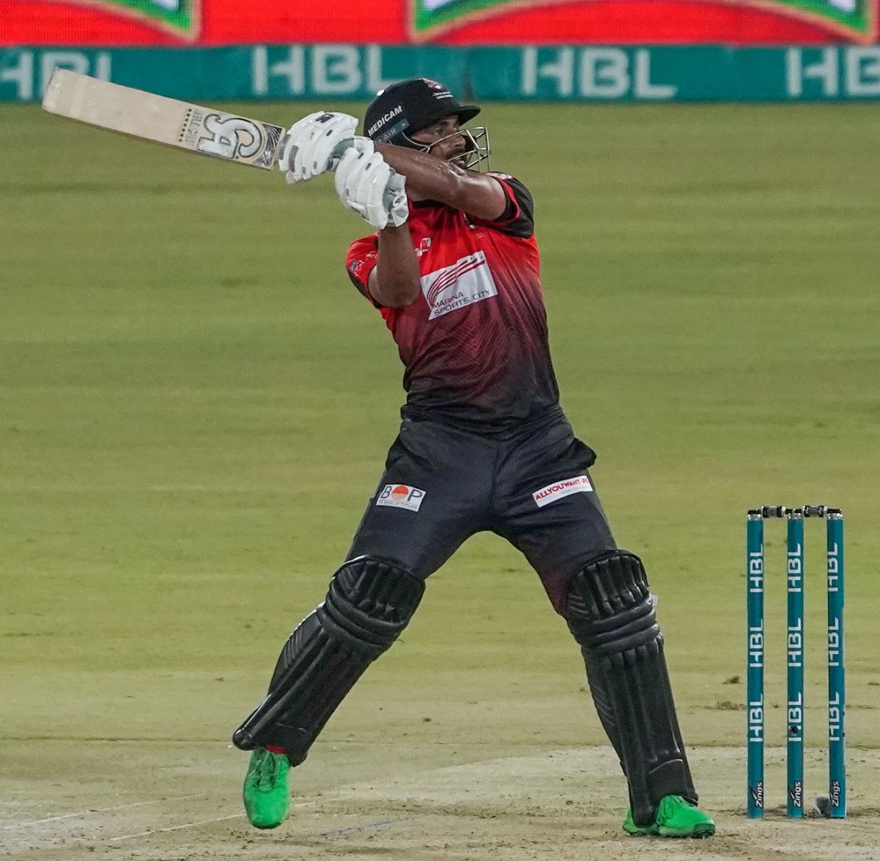 Fakhar Zaman goes up and over, Peshawar Zalmi vs Lahore Qalandars, Pakistan Super League, Karachi, February 2, 2022