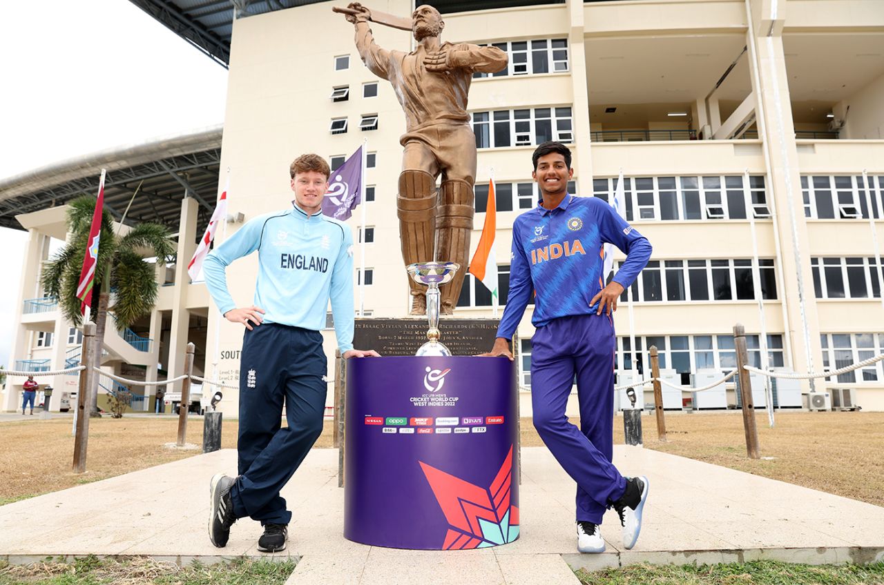 Tom Prest and Yash Dhull pose with the U19 World Cup in front of the stature of Viv Richards, Antigua, February 4, 2022
