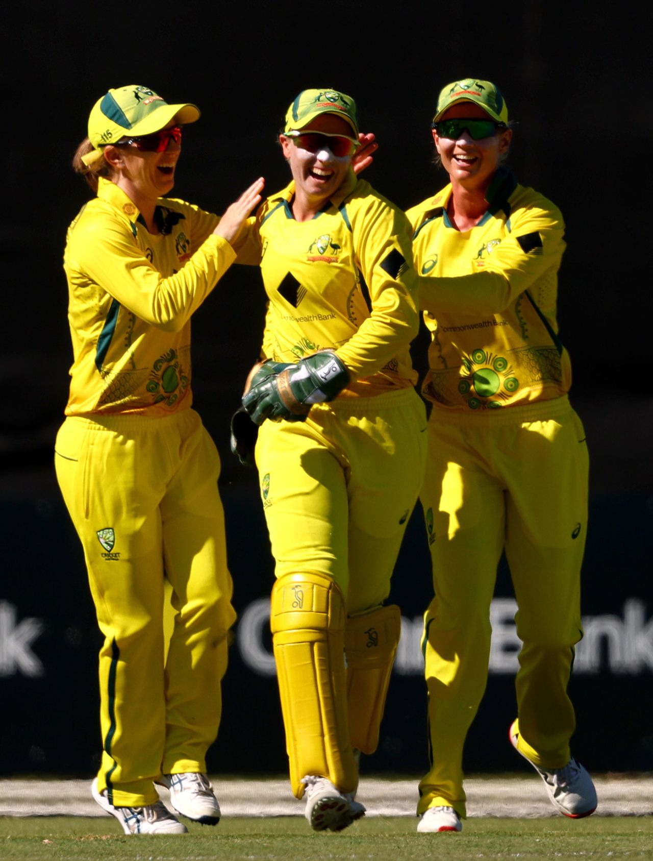 Alyssa Healy took a brilliant catch early in the innings, Australia vs England, 2nd ODI, Women's Ashes, Melbourne, February 6, 2022
