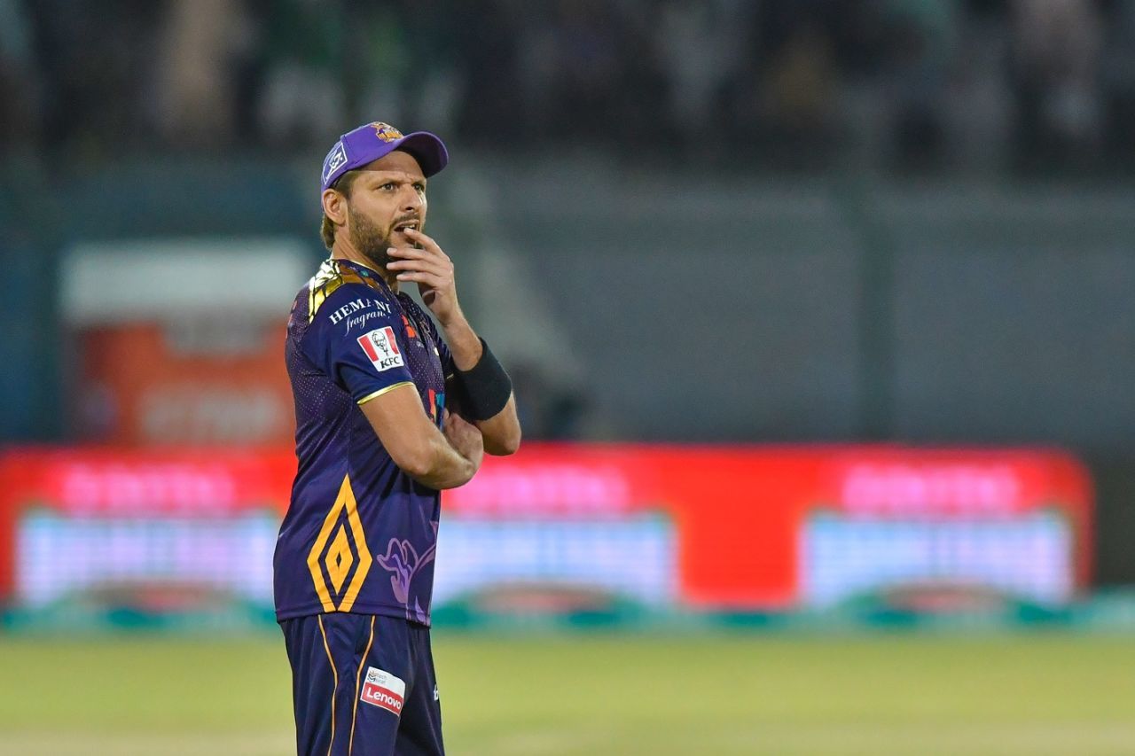 Shahid Afridi in a pensive mood, Quetta Gladiators vs Lahore Qalandars, Karachi, PSL 2022, February 7, 2022