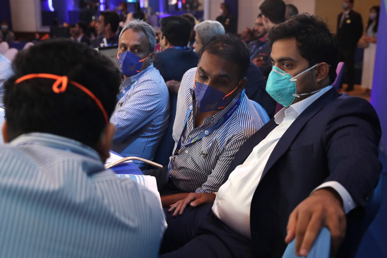 Mahela Jayawardene and Akash Ambani have a chat during the second day of the IPL 2022 auction, Bengaluru, February 12, 2022