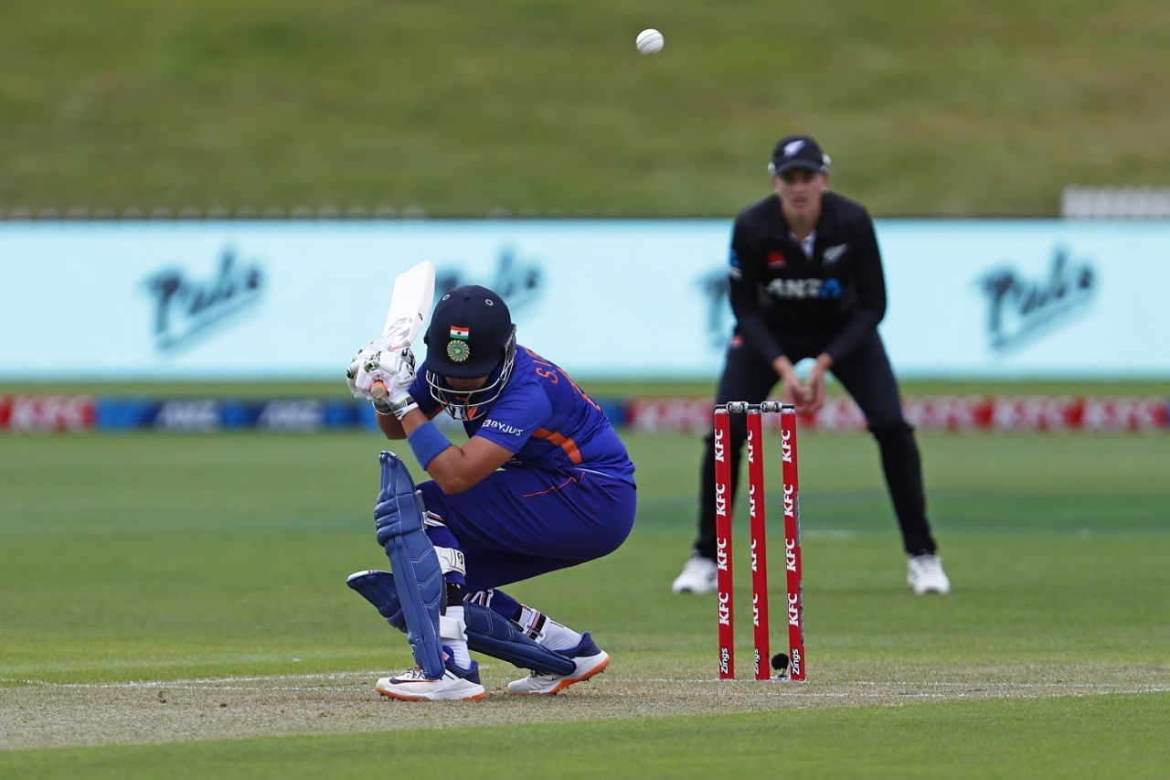 Shafali Verma ducks under a bouncer, New Zealand vs India, 3rd Women's ODI, Queenstown, February 18, 2022