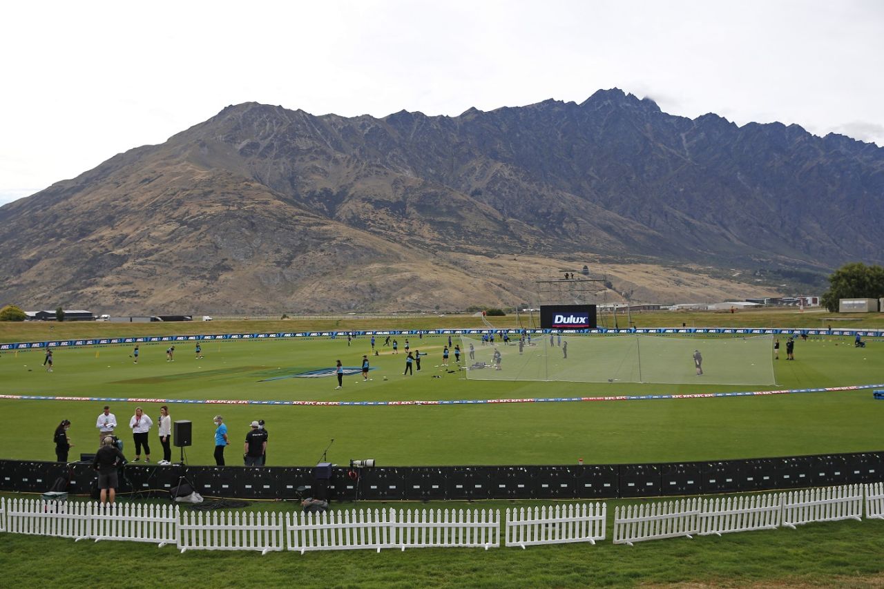 The mountains are the masters at the John Davies Oval, New Zealand vs India, 3rd Women's ODI, Queenstown, February 18, 2022