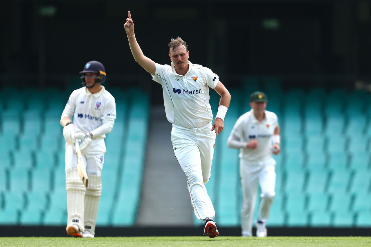 Sam Rainbird takes off in celebration, New South Wales vs Tasmania, Sheffield Shield 2021-22, 1st day, Sydney, February 18, 2022